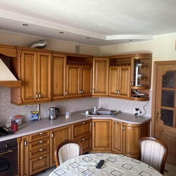 Здам в оренду великогабаритну 4-х кімнатну квартиру з гаражем в центрі