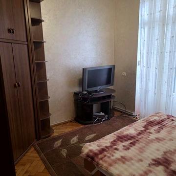 Здається квартира в центрі 2 кімнатна