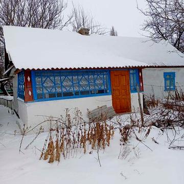 Хата в селі ,  з угіддями