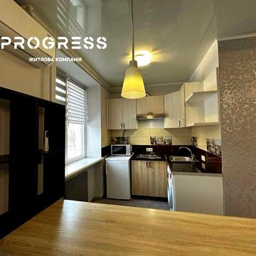 Продам 1-кімнатну вул. Незалежності 36 Біля готелю Надія Центр міста!