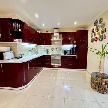 Продам 4-х комн. кв. на ул. Кедрина ( Рабочая)