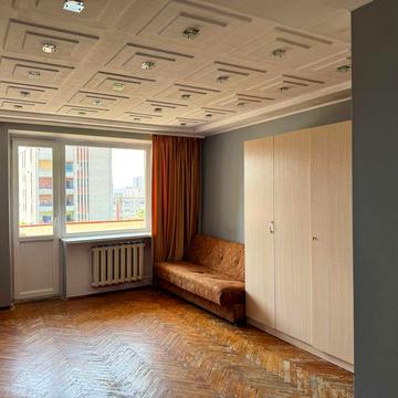 Гарна світла квартира в цегляному будинку