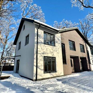 Цегляний дуплекс Буча ЦЕНТР! В оточені дубів. Газове опалення