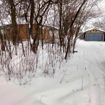 дім та земельна ділянка