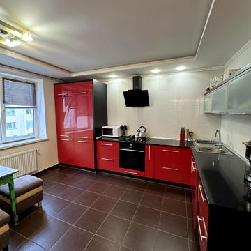 Василя Симоненка вул., 37