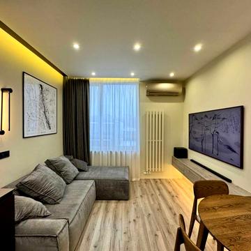 Авторська, автономна 1-кім. 43м2 в сучасному ЖК Respublika