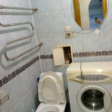 Продам 1-кімнатну квартиру в самому центрі міста, вул. Героїв України