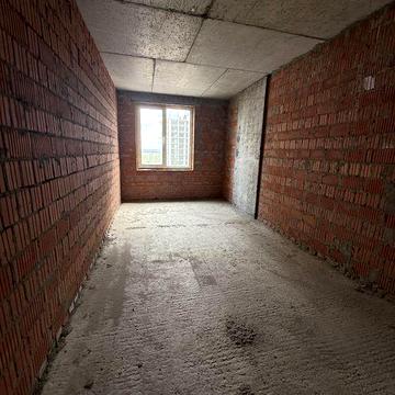 Велика двокімнатна. Заселений будинок. Ірпінь.