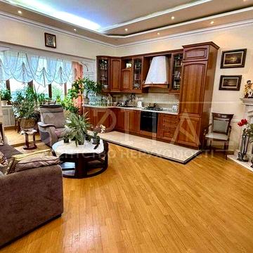 3-кімнатна квартира. Центр. з КАМІНОМ!, є завжди СВІТЛО! ціна знижена