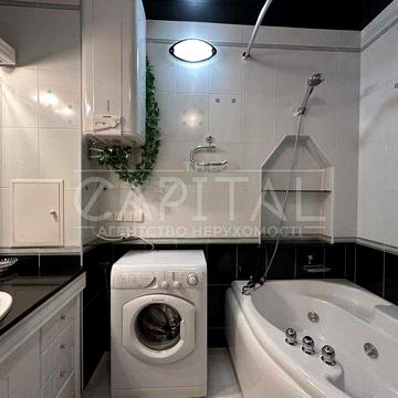 3-к квартира. 2-поверх (Печерськ - 1 хв від метро, Лесі Українки, 21)