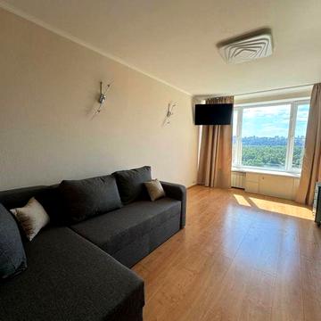 Видова квартира на Русанівці, Русановка, Русанівська набережна 6