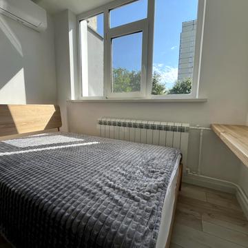 Академіка Єфремова вул. (Командарма Уборевича), 27