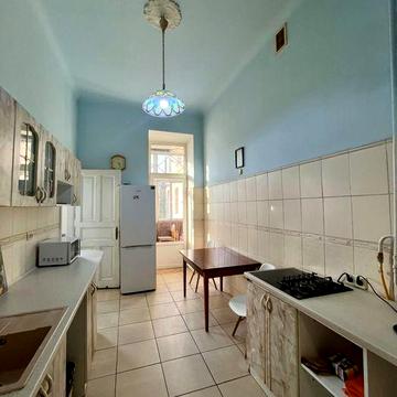 Помісячна оренда 3-к. квартири біля центру за вул. Хорватська.