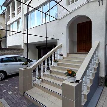 Продається будинок біля Аєропорта. В хорошому стані - заїхай і живи