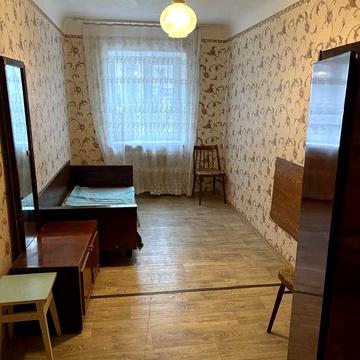 Здається квартира у центрі міста.