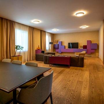 Прорізна, 38