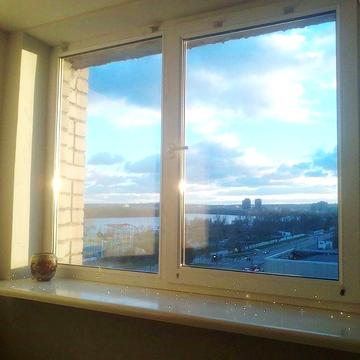 Продам видову 1 кімнатну квартиру з видом на річку Дніпро та сквер.