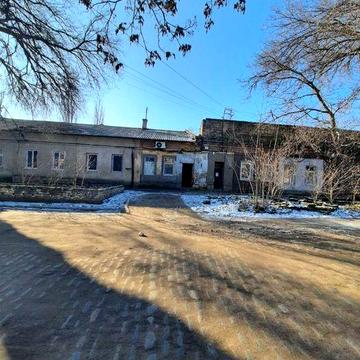 Продам трехкомнатную квартиру на земле