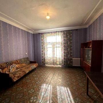 Простора квартира на Ставках.