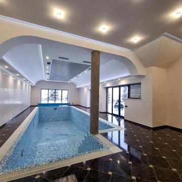 Лісники, статусний будинок в містечку, басейн, автономність