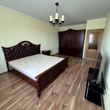 Воскресенська вул., 12-В