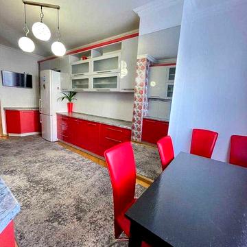 Продаж просторової 3-кімнатної квартири в новобудові — вул. Лінкольна