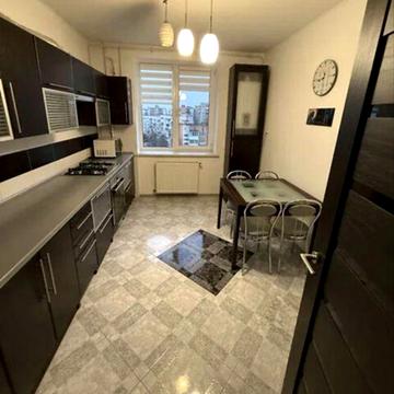 Продається велика 2-х кімнатна квартира з ремонтом