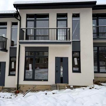 Продаж котеджу в місті