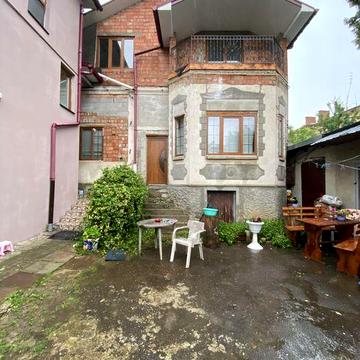 Будинок в центрі міста