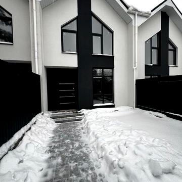 Таунхаус, с. Чайки, в 5 хв М. Житомивська, без комісії.Від забудовника