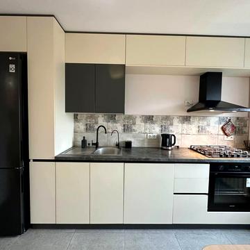 Євгена Патона вул., 9