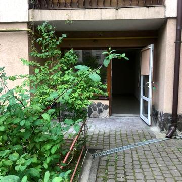 Павла Тичини вул., 2 в