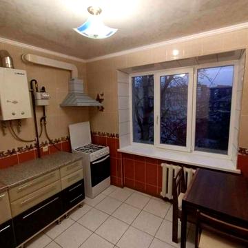 Гарна однокімнатна квартира в районі Подолу