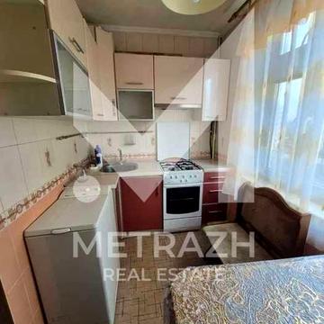 Продам 2ком кв с меб. и кладовкой ул.Валентиновская метро Студенческая