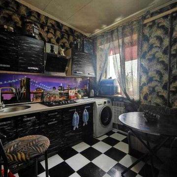 Продам 1 кімнатну квартиру на Черемушках,  вул. Космонавтів