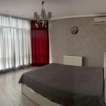 Дизайнерська квартира в оренду 125м