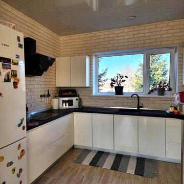 Будинок з ремонтом в гарній локаціі!