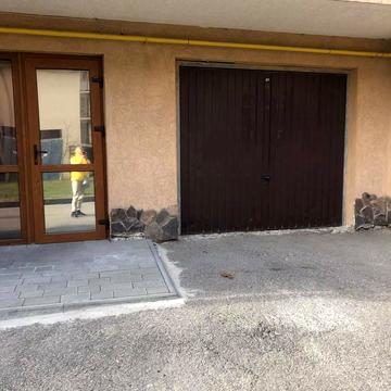 Павла Тичини вул., 2