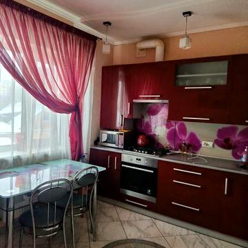 2 кімнатна квартира,є 2 паркомісця, євроремонтом,закритий двір