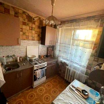 Продам 3 кімнатну квартиру з квадратним холом на Нових Будинках