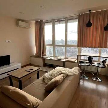 ЖК Науковий. Є опалення, вода. інтернет, працюють ліфти.