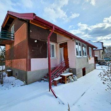 Продається добротний житловий будинок в центр. частині  м.Стрий...