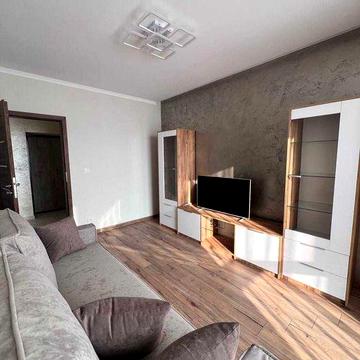 Центр міста 2-кімнатна квартира біля озера