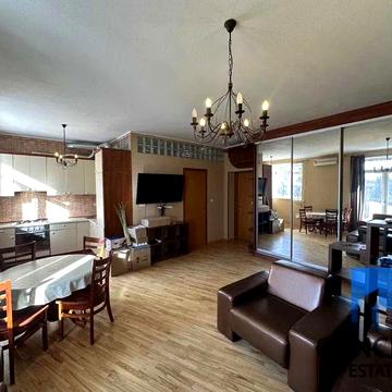 Продам видовую 2к сталинку на ул. Героев Крут