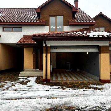 Продається котедж у місті Тячів