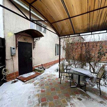 Продам сучасний будинок з ділянкою на Черемушках !