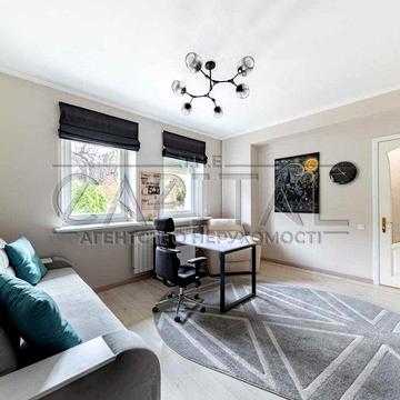 Будинок з видом на Лавру/вхід до ботанічного саду, Київ, Печерськ