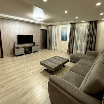 Левка Лукяненка вул. (Василя Жуковського), 16, 18, 20, 24