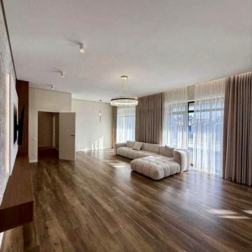 Продаж будинку з новим ремонтом. 14 соток, басейн, котеджне містечко.