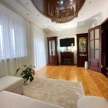 Продаж шикарної 3-х кімн Сталінки в Центрі міста